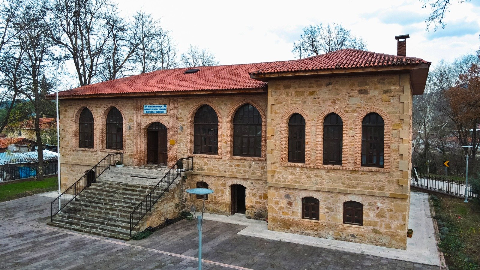 Devecikonağı Taş Mektep -Taşlarda Saklı 90 Yıllık Tarih